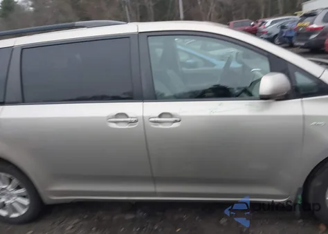 2017 Toyota Sienna Xle 7 Passenger z USA, uszkodzony, nr VIN 5TDDZ3DC4HS182078